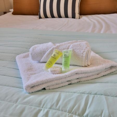 Stayright 2 Bed Beach House With Private Parking- Next To Barry Beach And Jackson Bay Kültér fotó