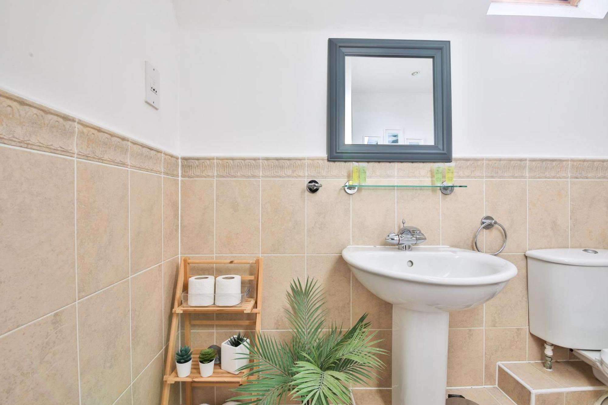 Stayright 2 Bed Beach House With Private Parking- Next To Barry Beach And Jackson Bay Kültér fotó
