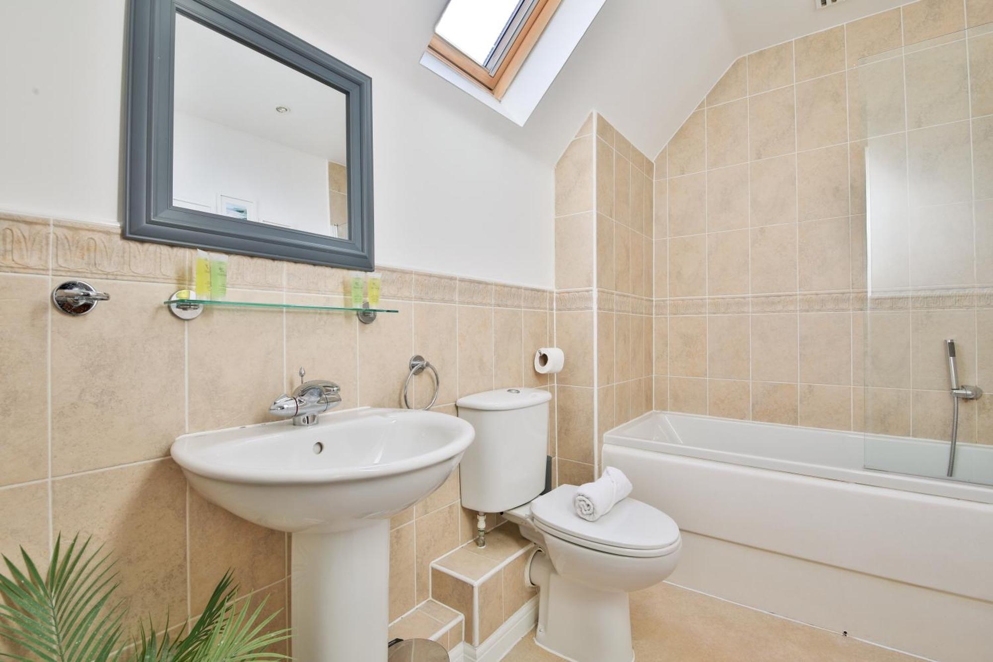Stayright 2 Bed Beach House With Private Parking- Next To Barry Beach And Jackson Bay Kültér fotó