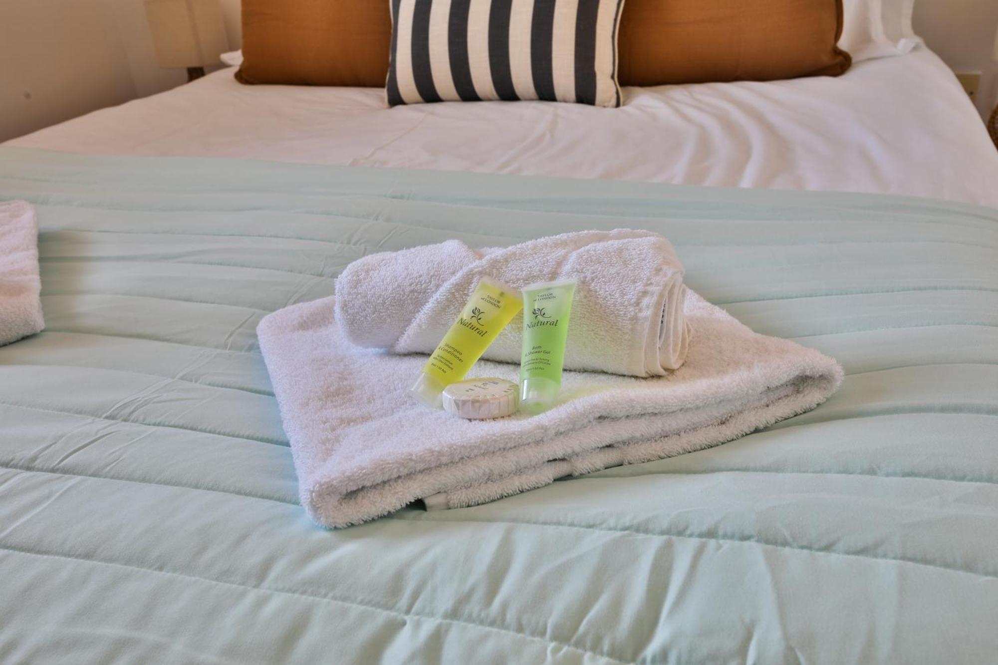 Stayright 2 Bed Beach House With Private Parking- Next To Barry Beach And Jackson Bay Kültér fotó