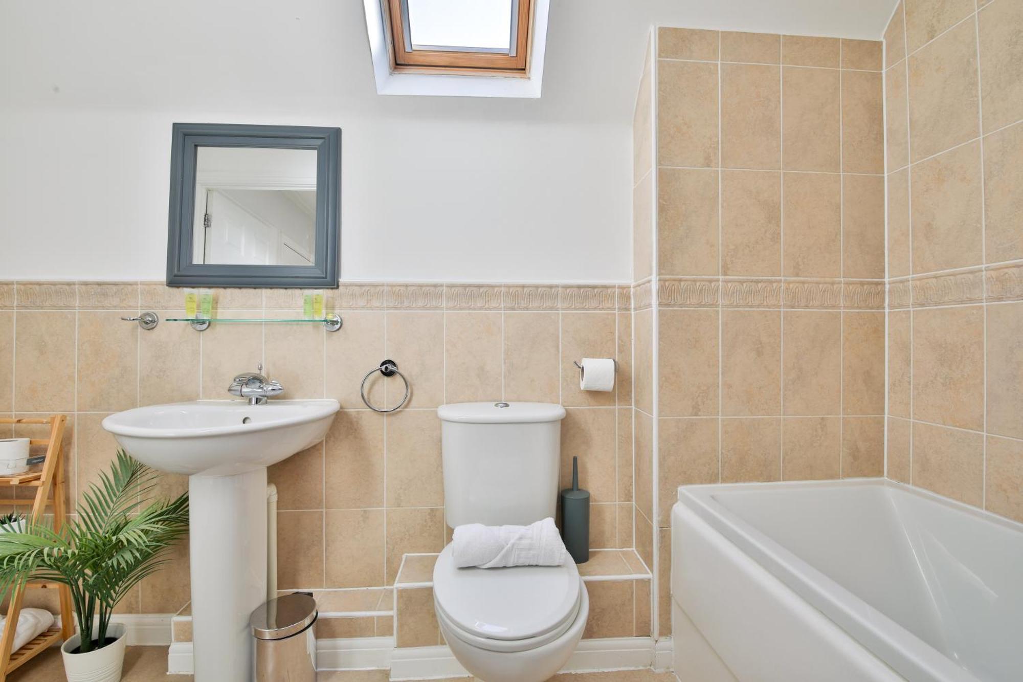 Stayright 2 Bed Beach House With Private Parking- Next To Barry Beach And Jackson Bay Kültér fotó
