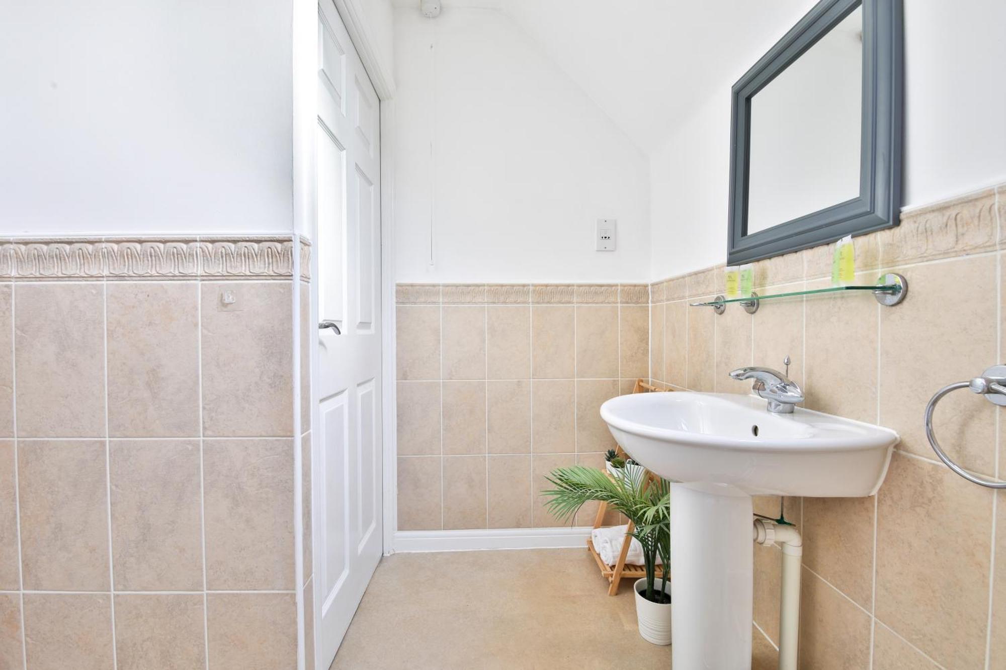 Stayright 2 Bed Beach House With Private Parking- Next To Barry Beach And Jackson Bay Kültér fotó
