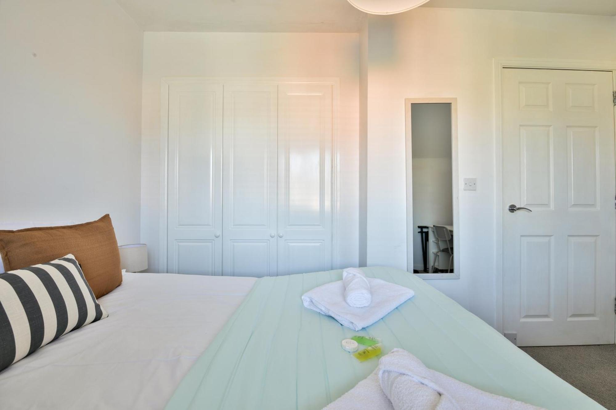 Stayright 2 Bed Beach House With Private Parking- Next To Barry Beach And Jackson Bay Kültér fotó